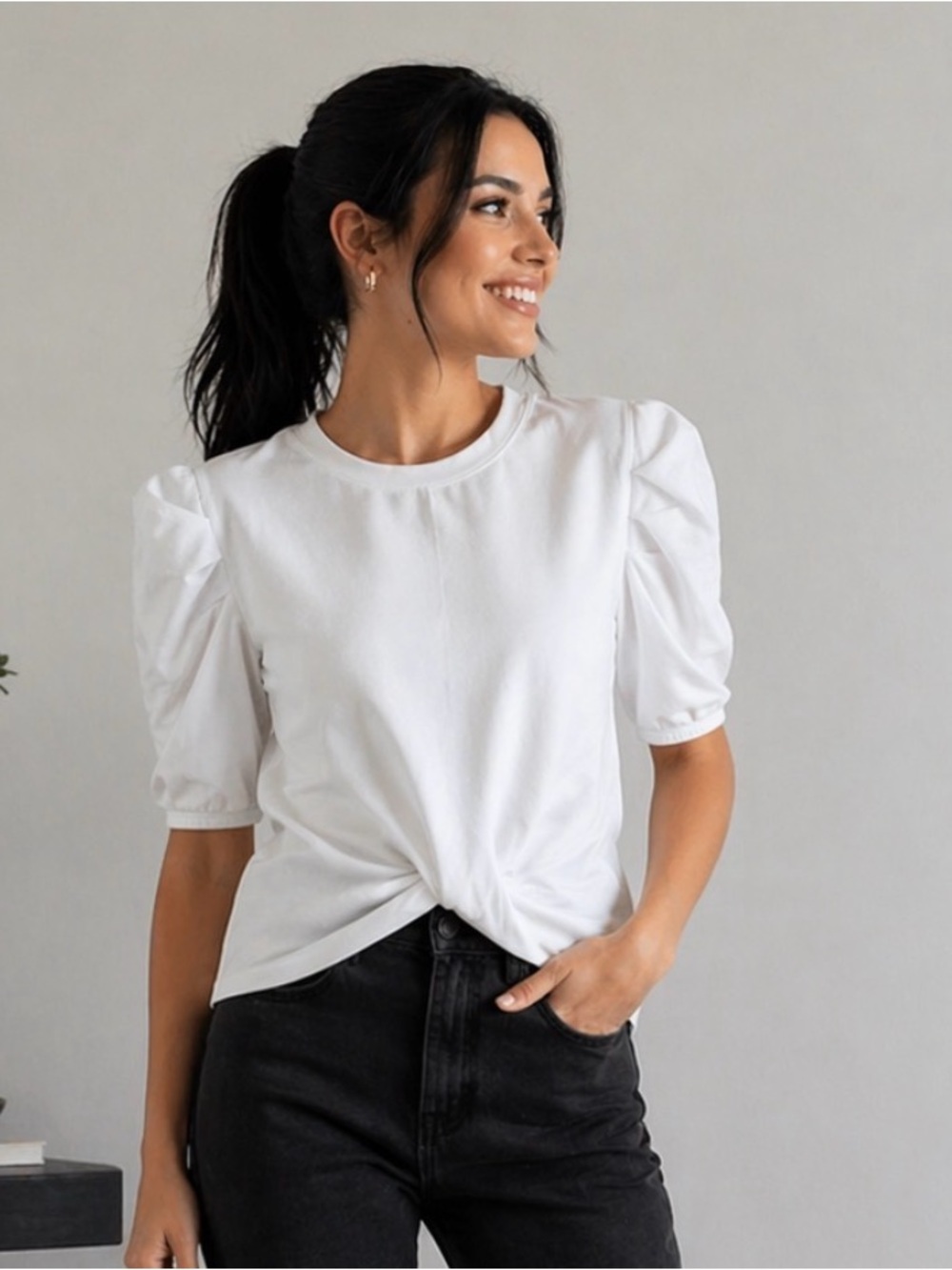 Melrose & Market white puff sleeve blouse, women’s Medium excellent condition.